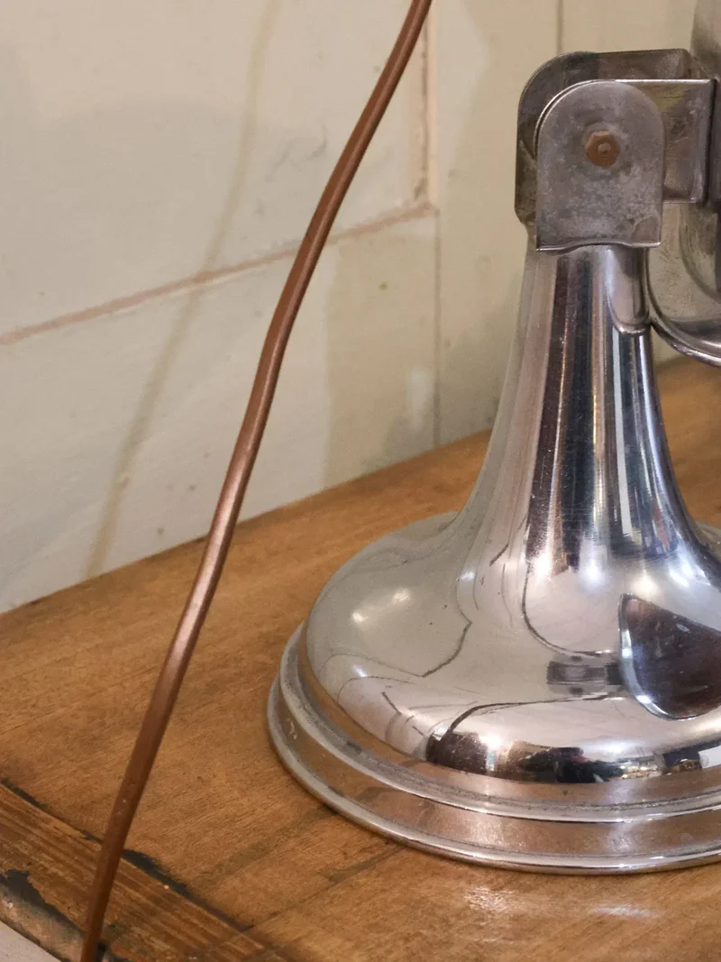 Suzanne, la lampe chromée en cuivre N°492