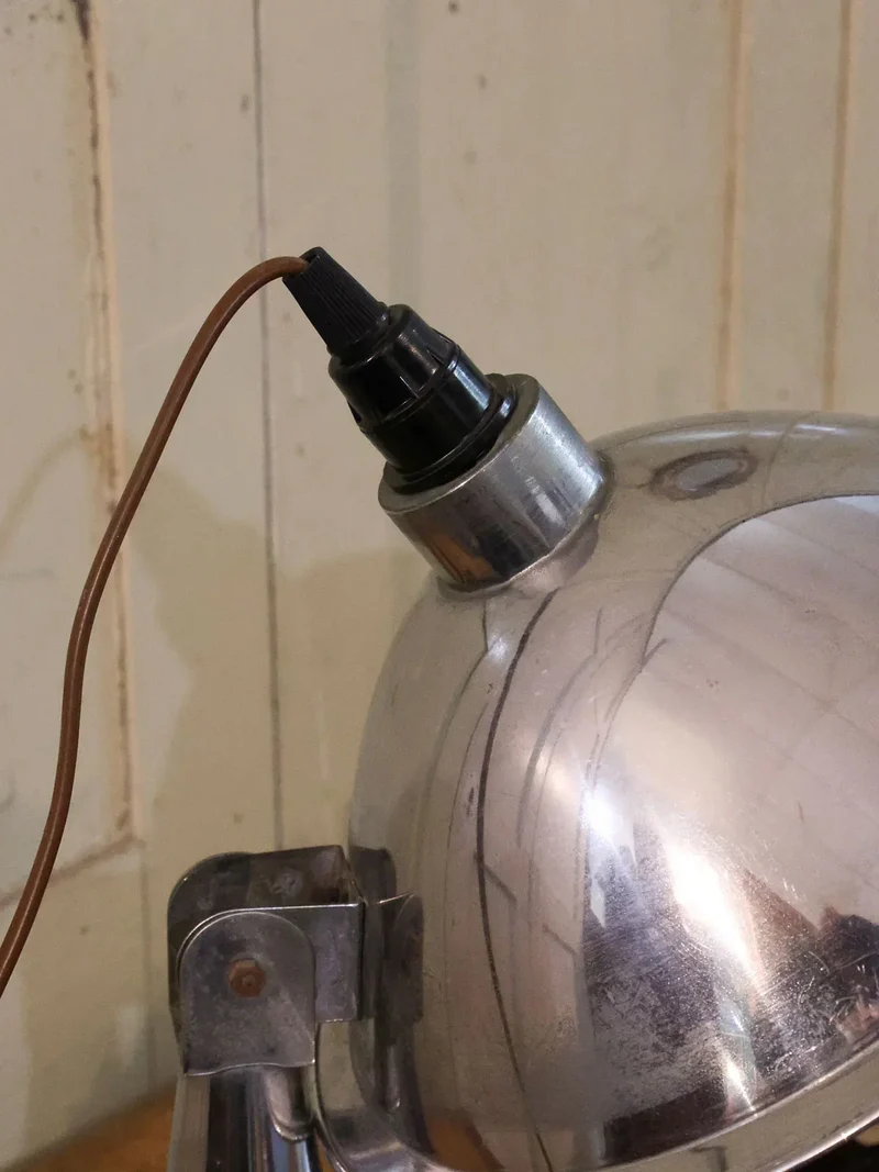 Suzanne, la lampe chromée en cuivre N°492