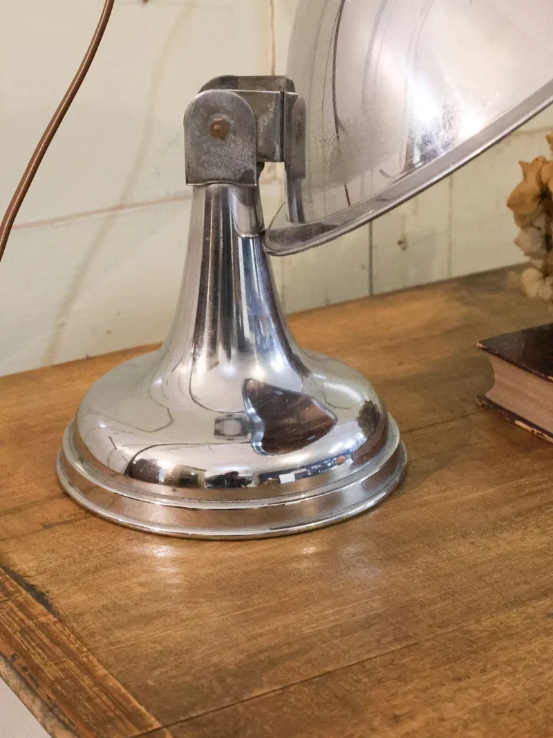 Suzanne, la lampe chromée en cuivre N°492