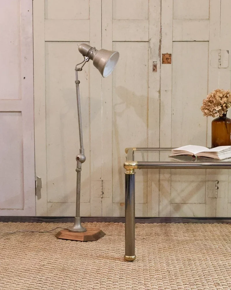 Julien, le lampadaire en métal ajustable N°328