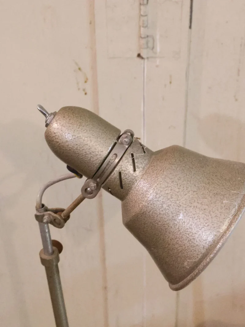 Julien, le lampadaire en métal ajustable N°328