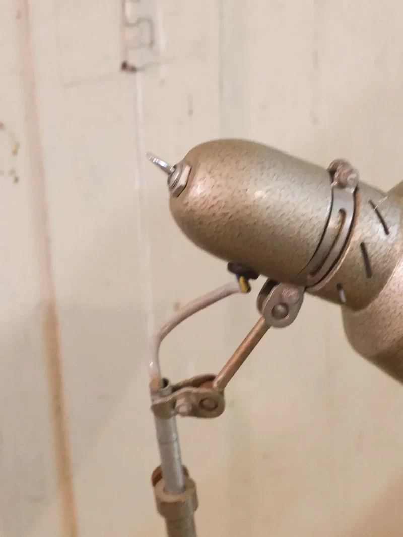Julien, le lampadaire en métal ajustable N°328