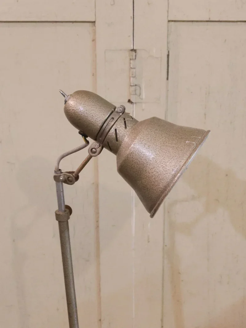 Julien, le lampadaire en métal ajustable N°328