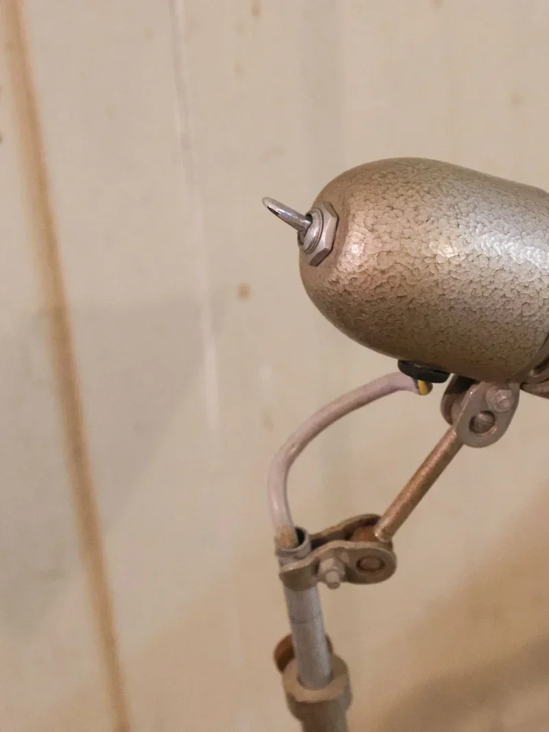Julien, le lampadaire en métal ajustable N°328