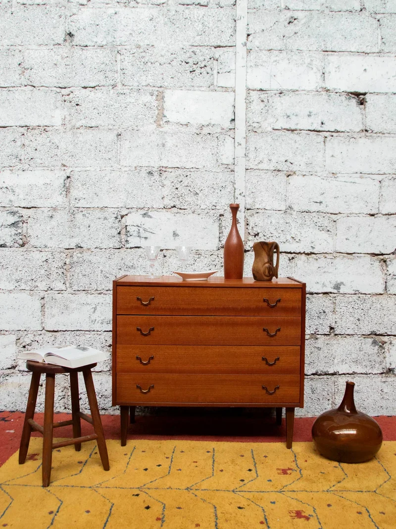 Olga, la commode en bois orangé N°409