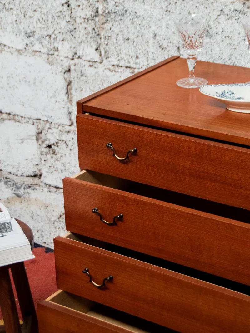 Olga, la commode en bois orangé N°409