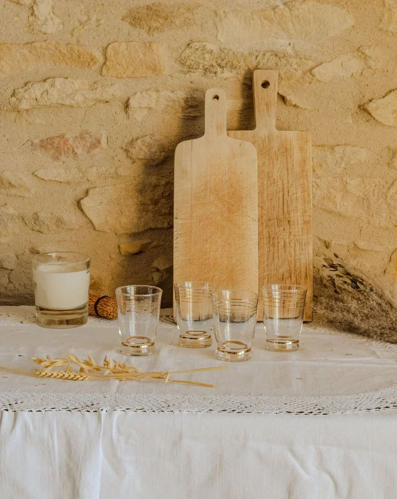 Nestor, le lot de 4 verres en verre et détails dorés N°606