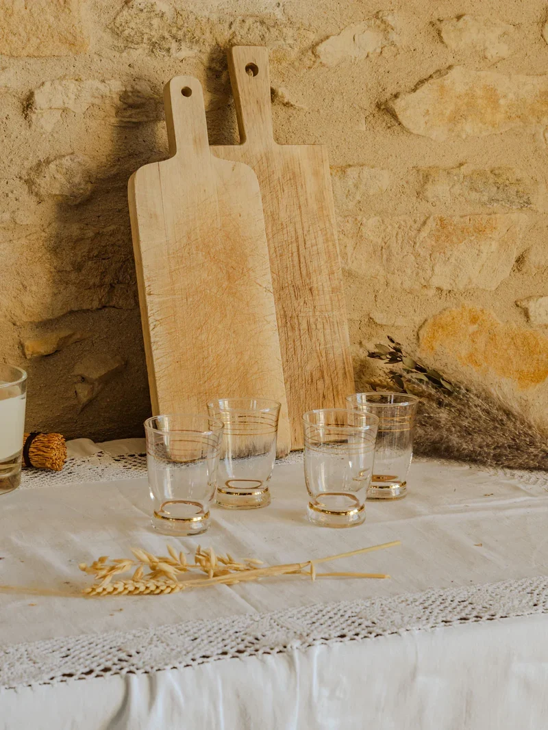 Nestor, le lot de 4 verres en verre et détails dorés N°606