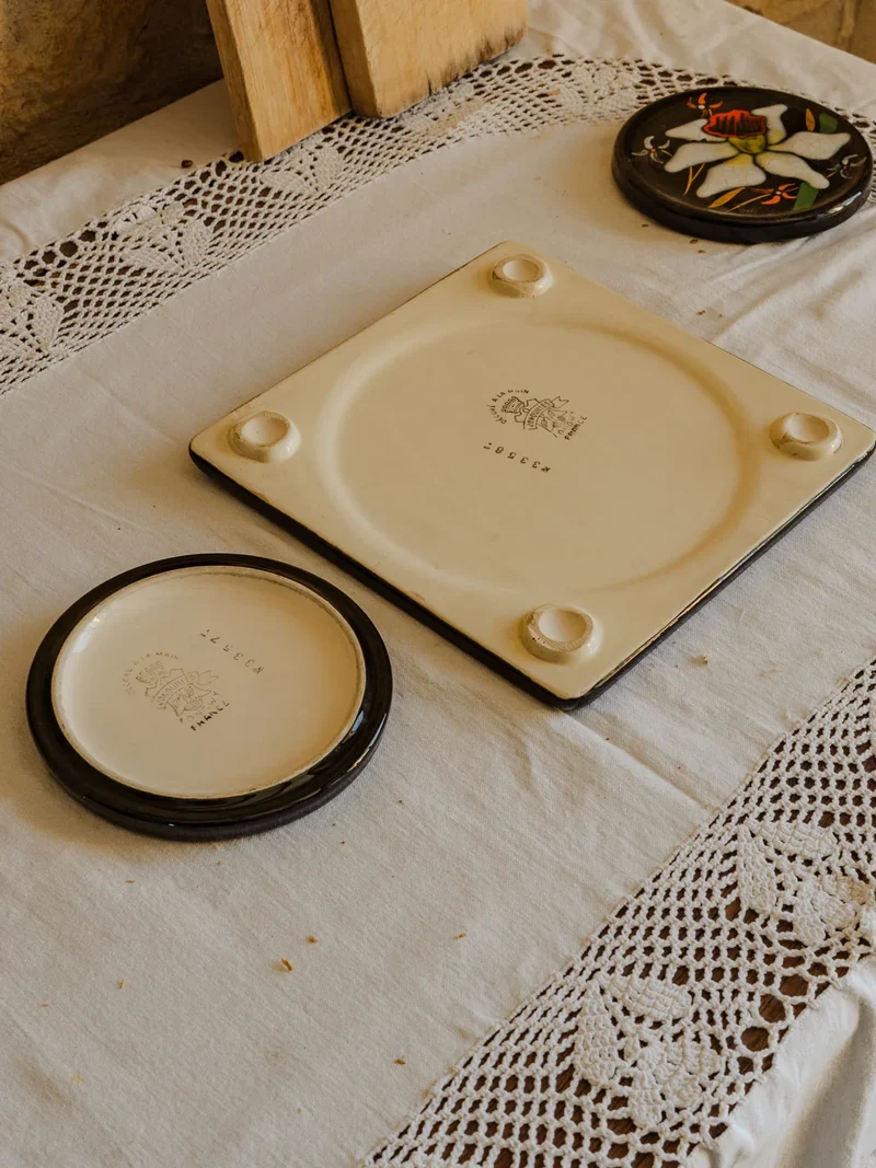 Nestor, le lot de 3 dessous de plats en faïence N°598
