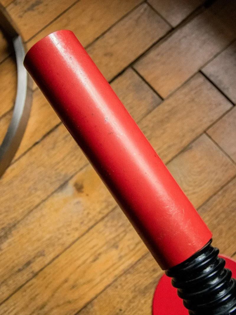 Julia, la lampe Targetti Sankey en métal rouge N°789