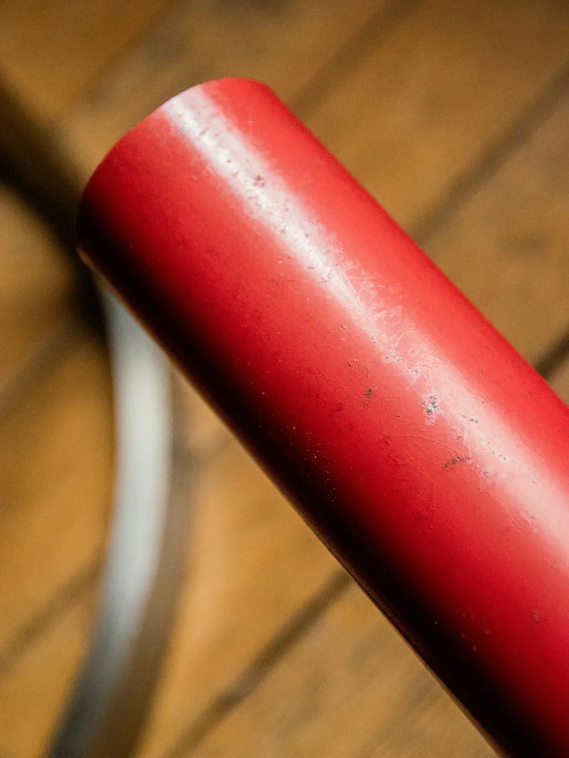 Julia, la lampe Targetti Sankey en métal rouge N°789