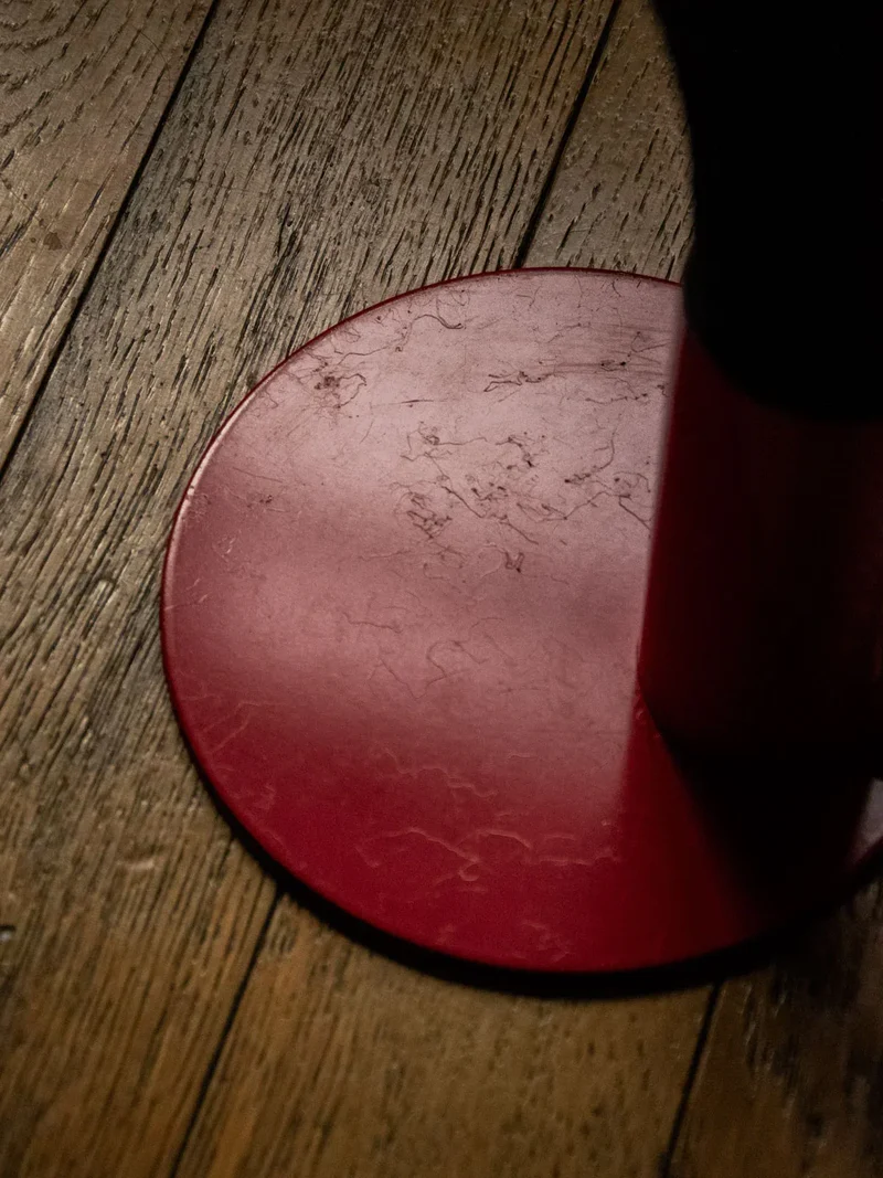 Julia, la lampe Targetti Sankey en métal rouge N°789