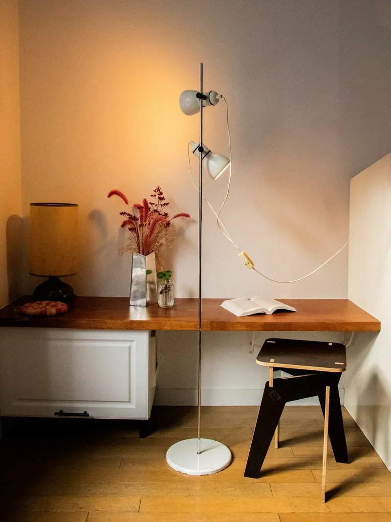 Julien, le grand lampadaire en métal blanc N°323