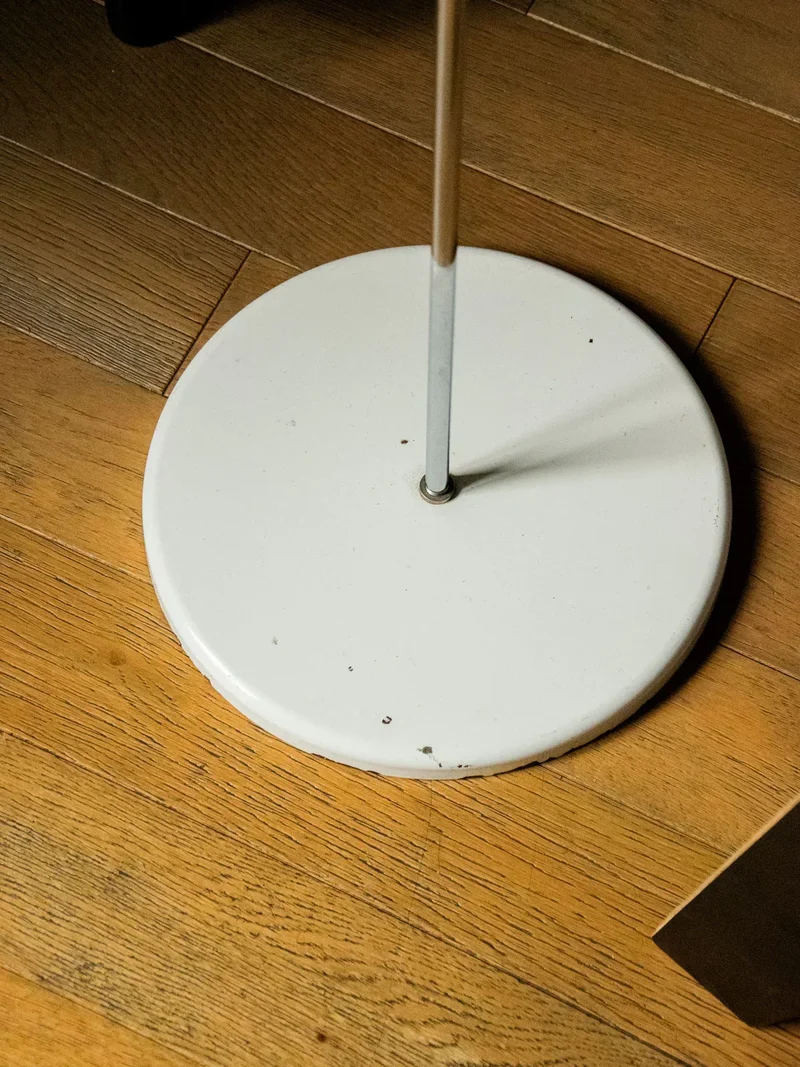 Julien, le grand lampadaire en métal blanc N°323