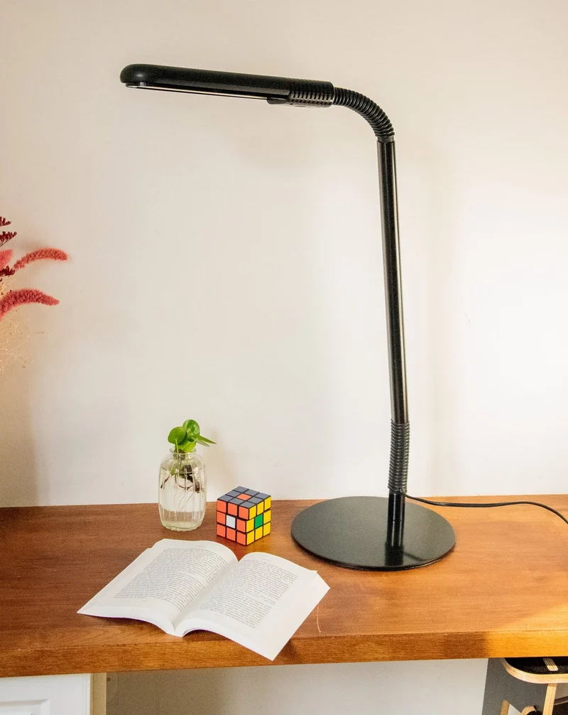 Julia, la lampe articulée en métal noir N°798