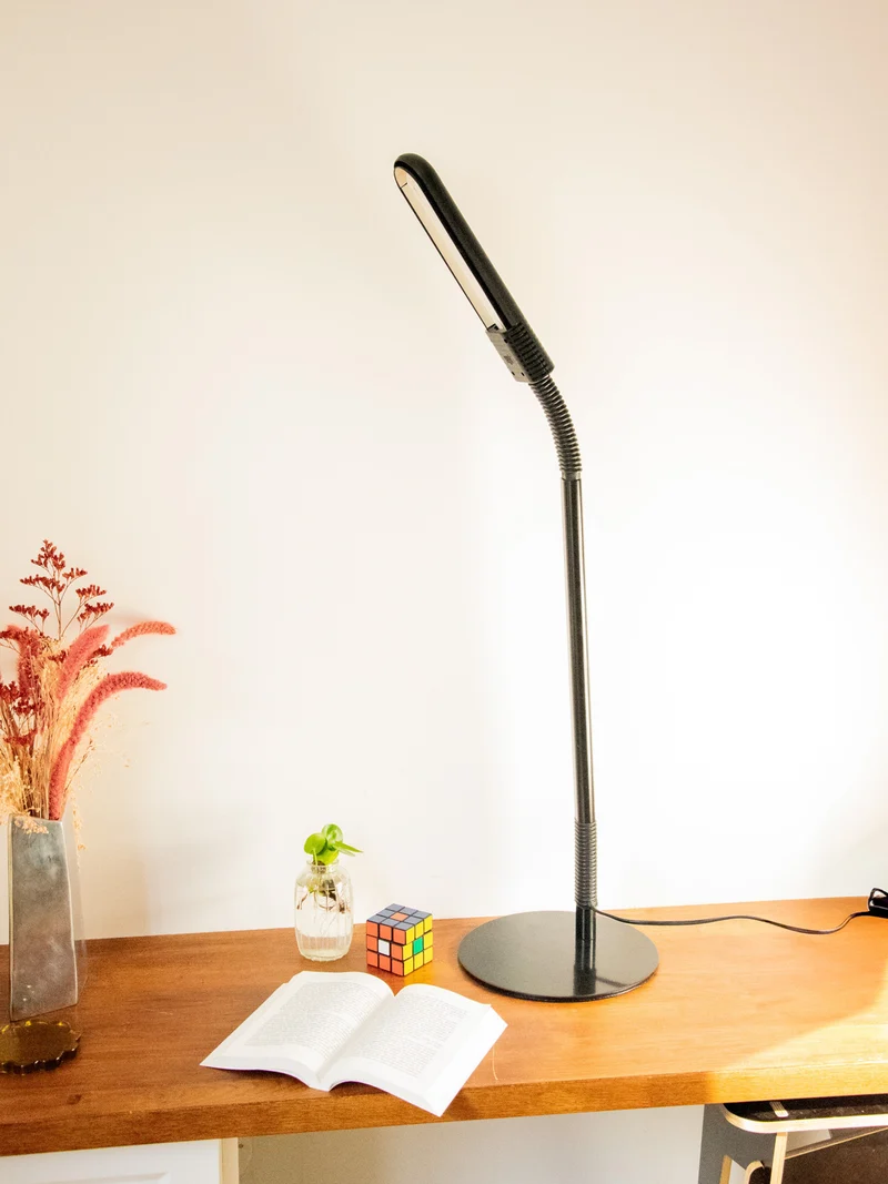 Julia, la lampe articulée en métal noir N°798