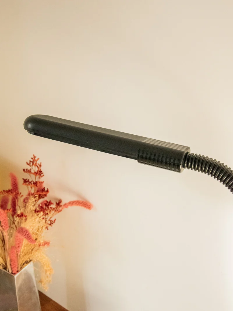 Julia, la lampe articulée en métal noir N°798