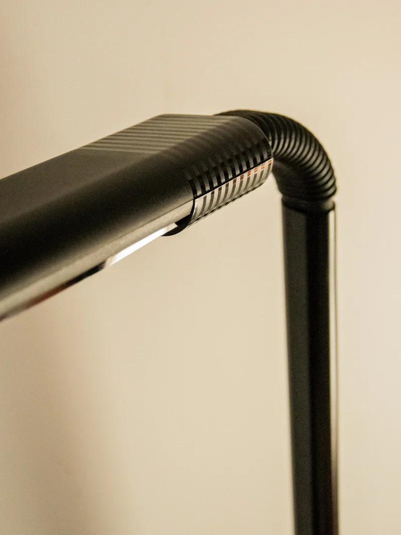 Julia, la lampe articulée en métal noir N°798