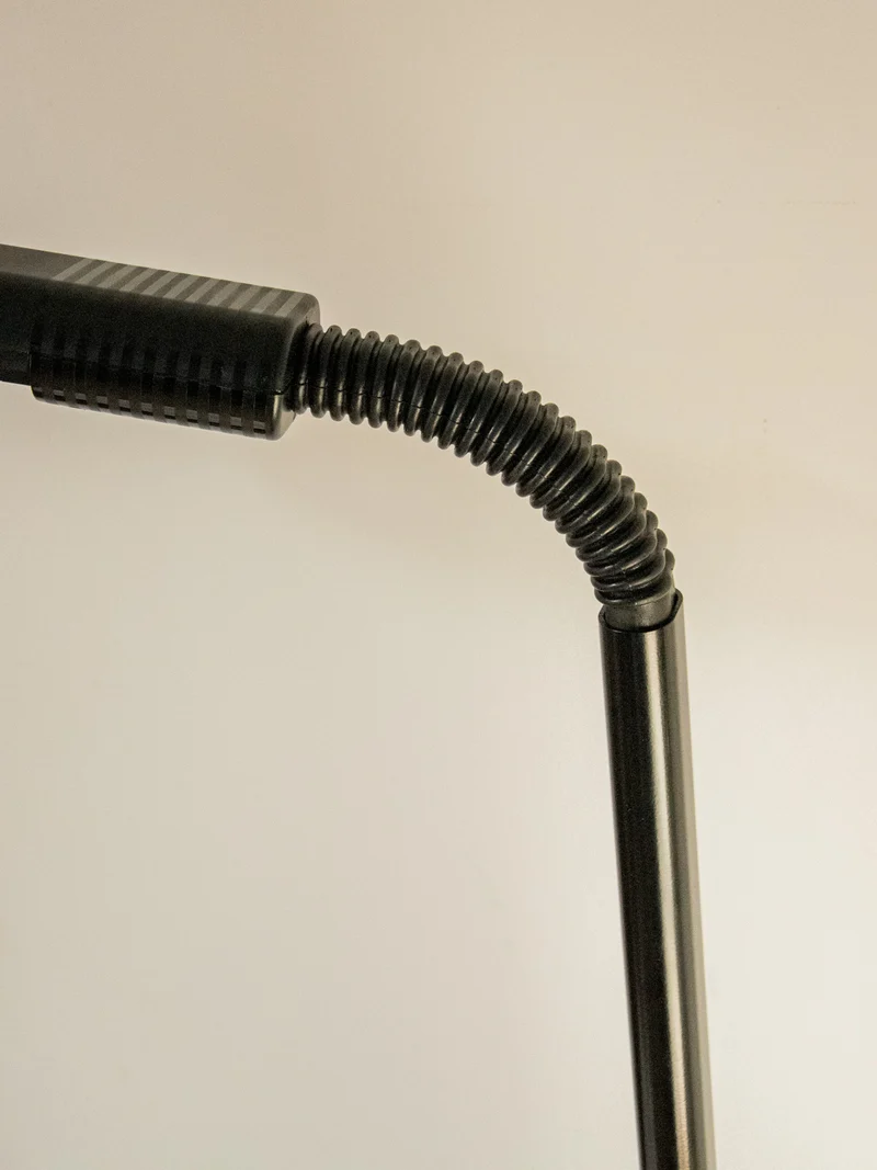 Julia, la lampe articulée en métal noir N°798