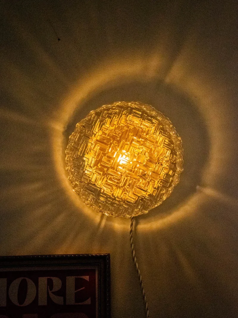 Suzette, l'applique texturée dorée en verre N°163