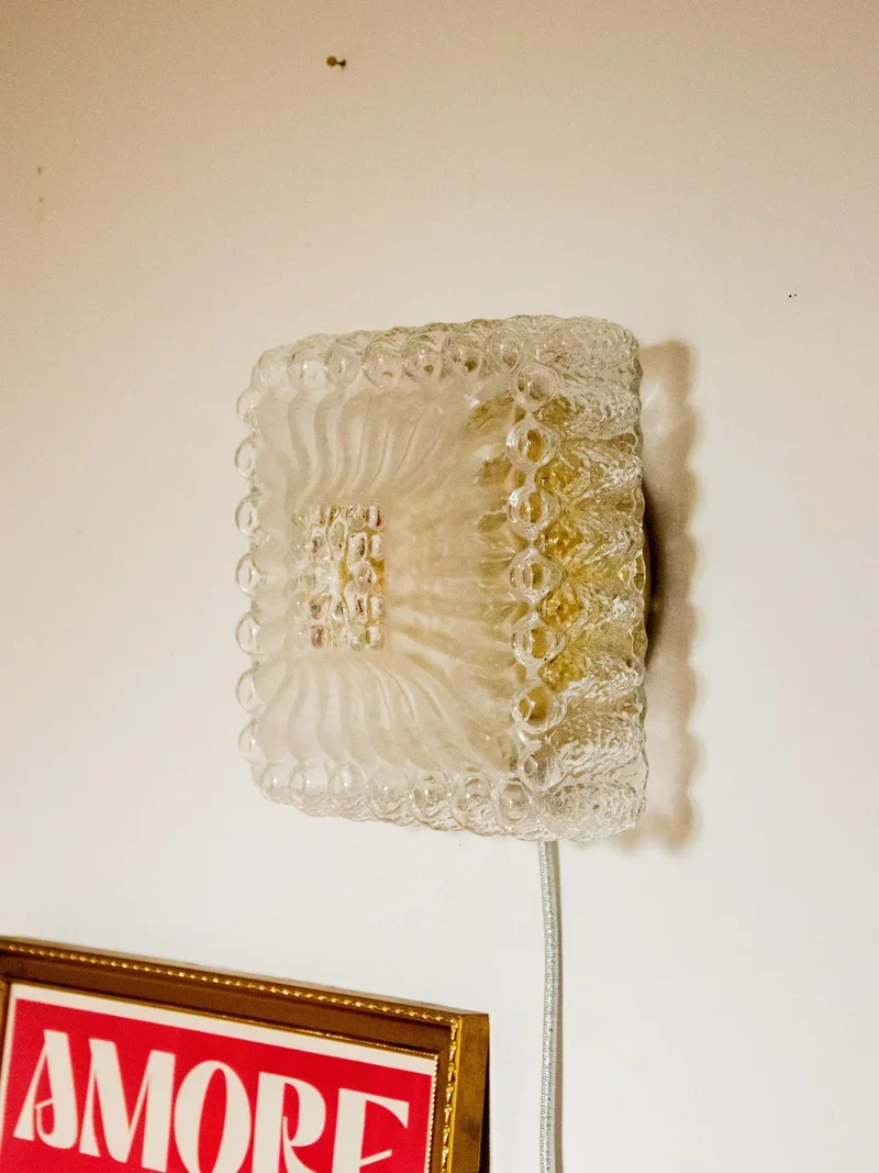 Suzette, l'applique carrée et dorée en verre N°160