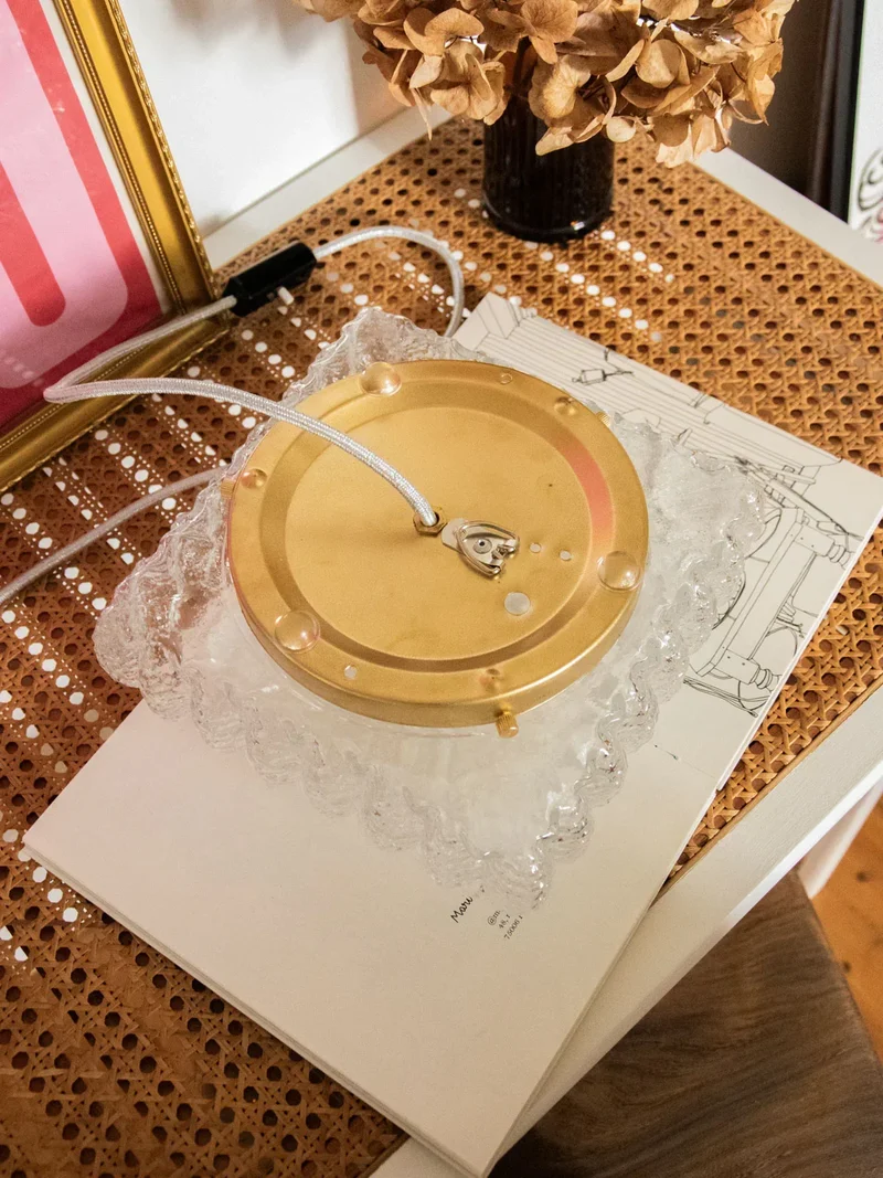 Suzette, l'applique carrée et dorée en verre N°160