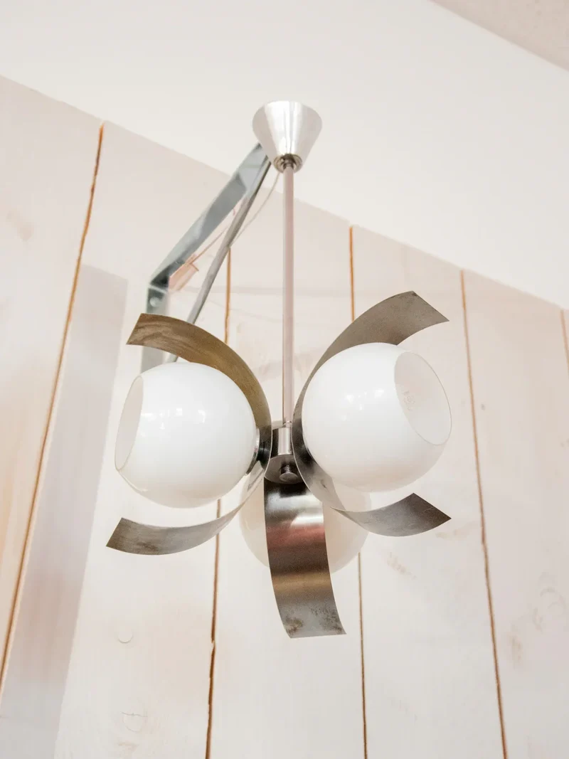 Sonia, la suspension arc de lune en opaline N°239