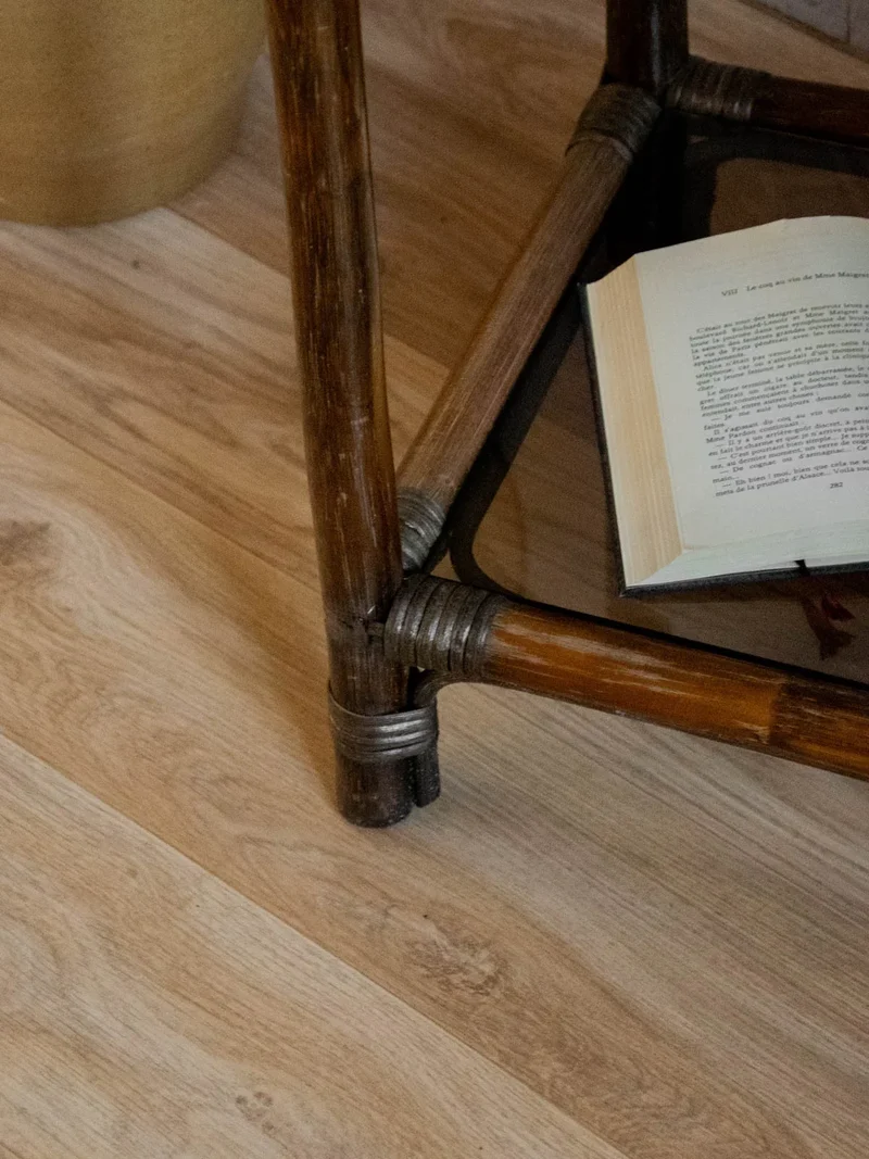 Francine, la table d'appoint en rotin et verre N°779