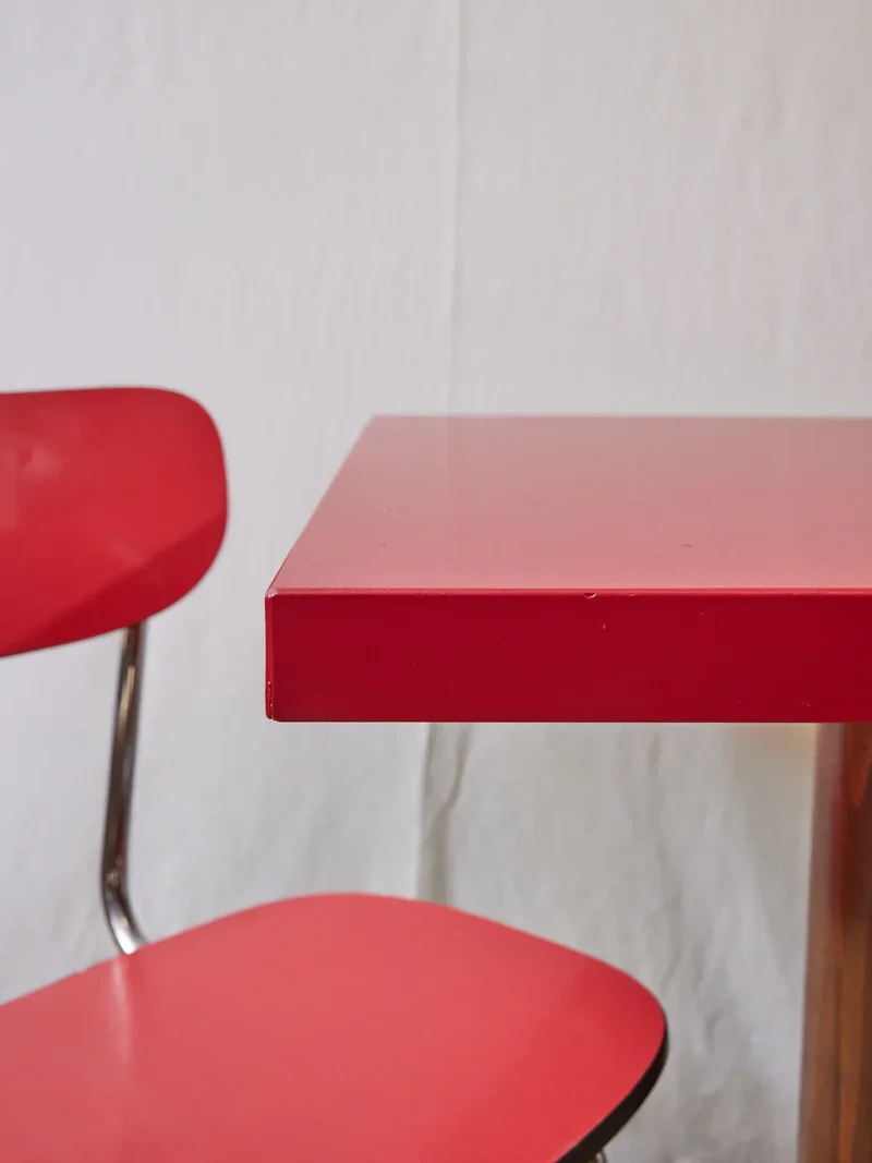 Denise, la table à manger bistro rouge N°93