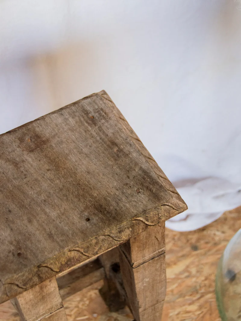 Regis, le tabouret haut en bois N°913