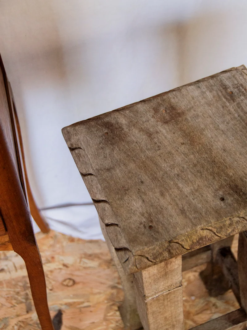 Regis, le tabouret haut en bois N°913