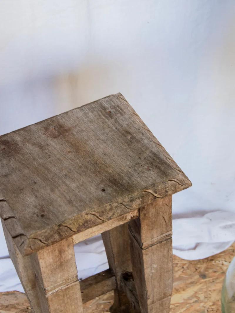 Regis, le tabouret haut en bois N°913