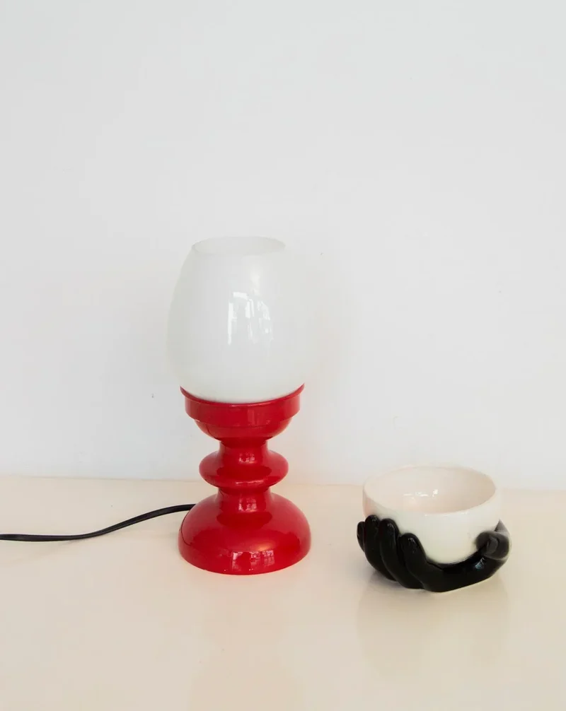 Julia, la lampe rouge en bois et verre N°811