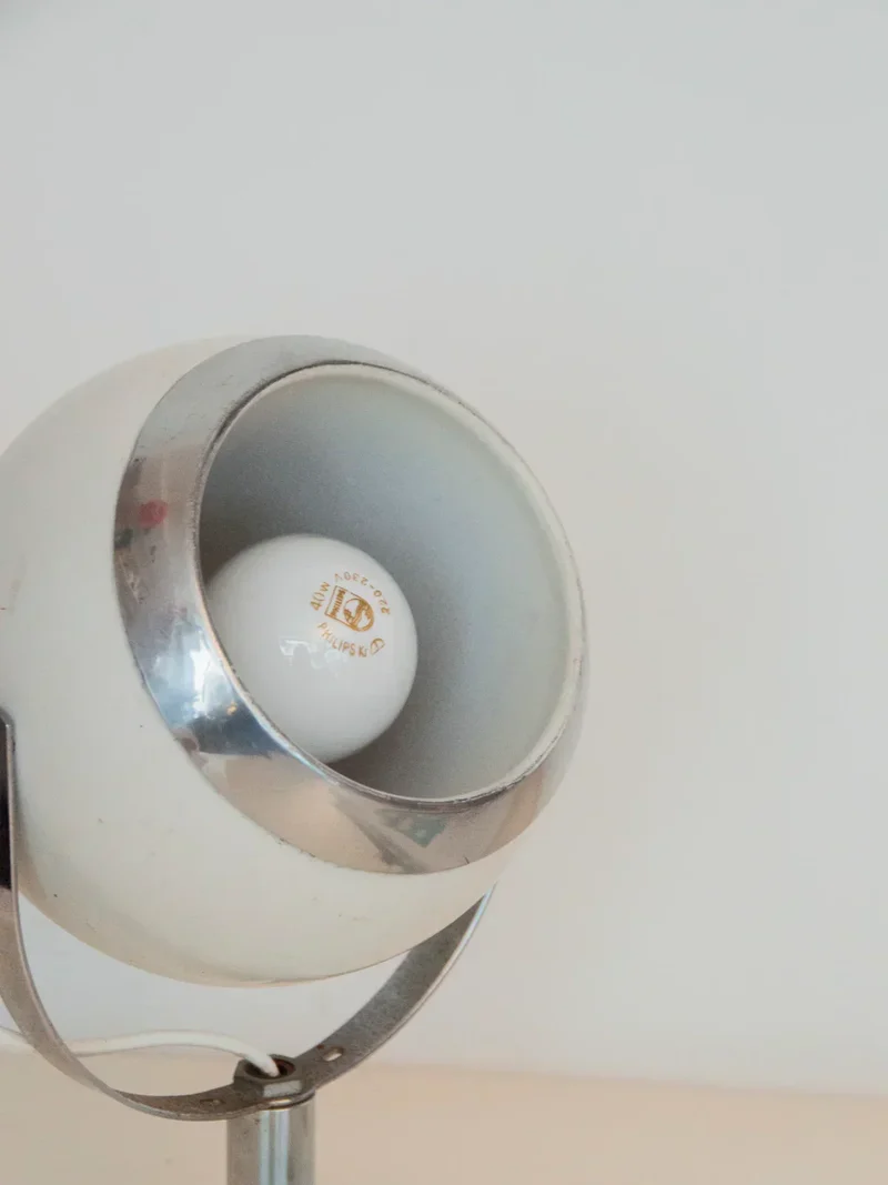 Julia, la lampe eye-ball en métal N°814