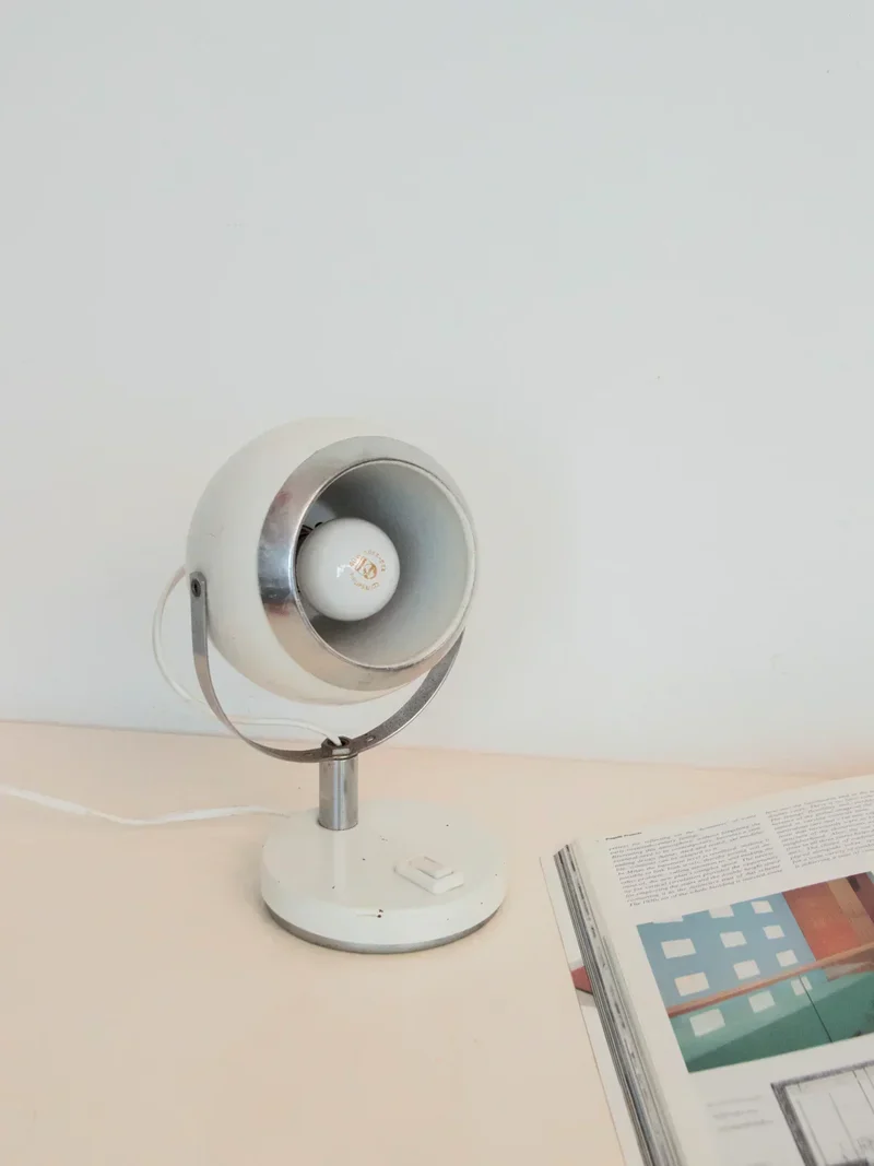 Julia, la lampe eye-ball en métal N°814