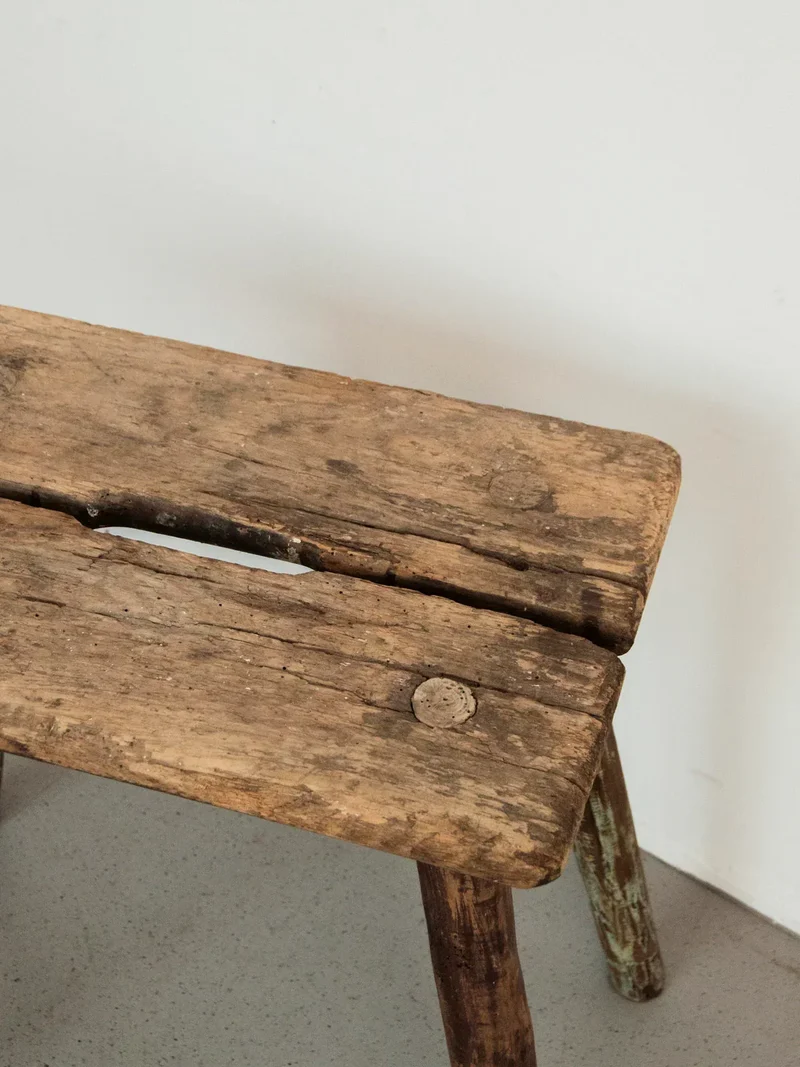 Regis, le tabouret rustique en hêtre N°861