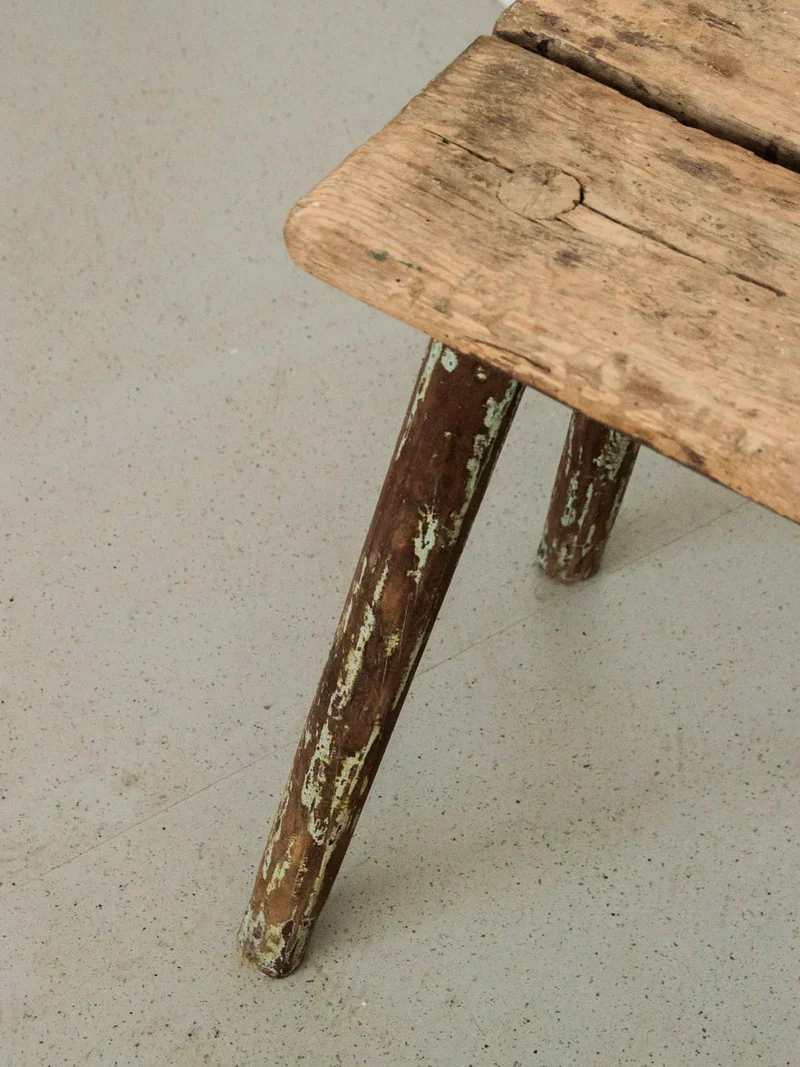 Regis, le tabouret rustique en hêtre N°861
