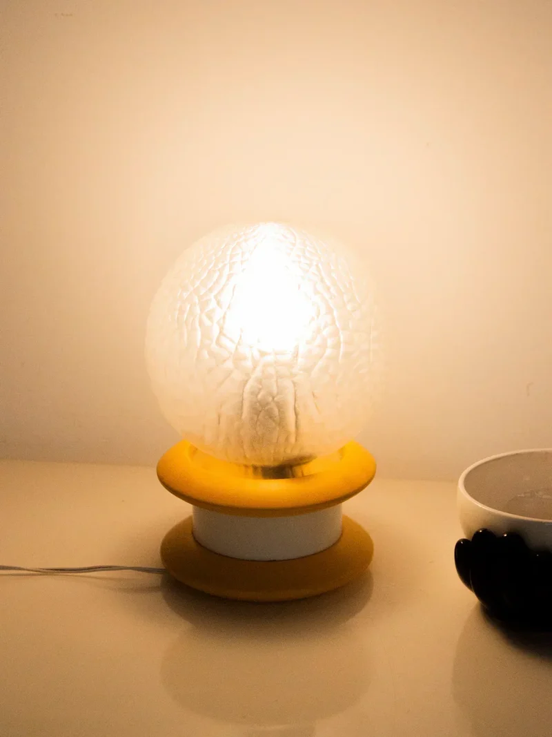 Julia, la lampe en verre jaune et blanche N°813