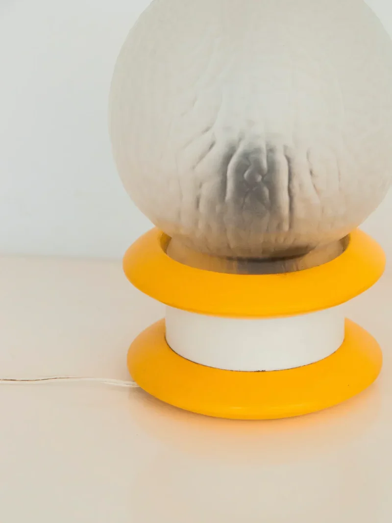 Julia, la lampe en verre jaune et blanche N°813