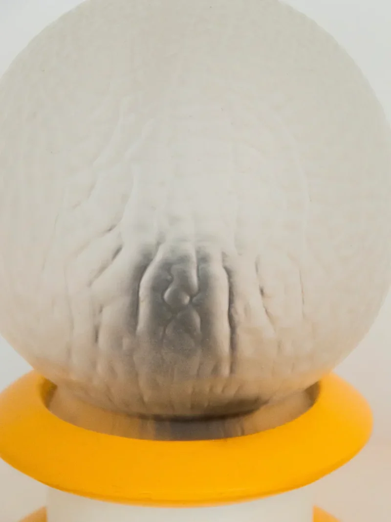 Julia, la lampe en verre jaune et blanche N°813
