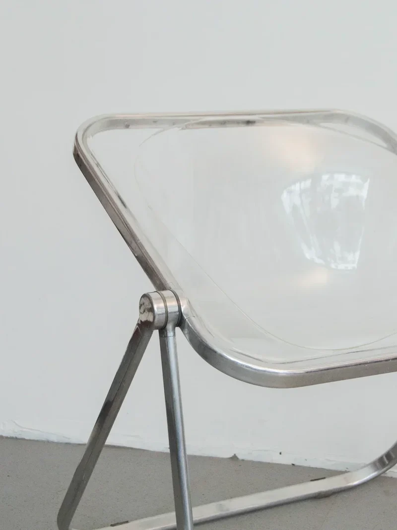 Jakob, le fauteuil Plona en plexi et métal N°872
