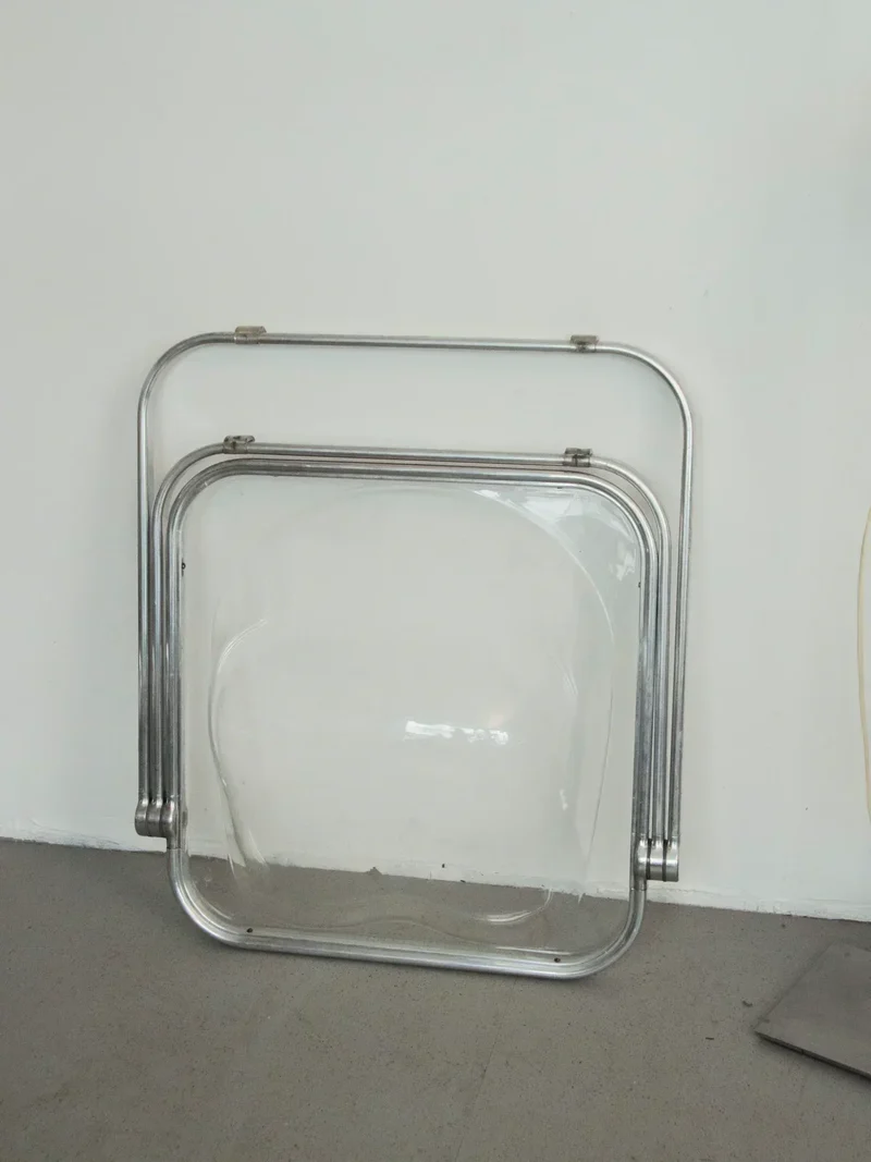Jakob, le fauteuil Plona en plexi et métal N°872