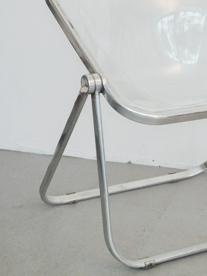 Jakob, le fauteuil Plona en plexi et métal N°872