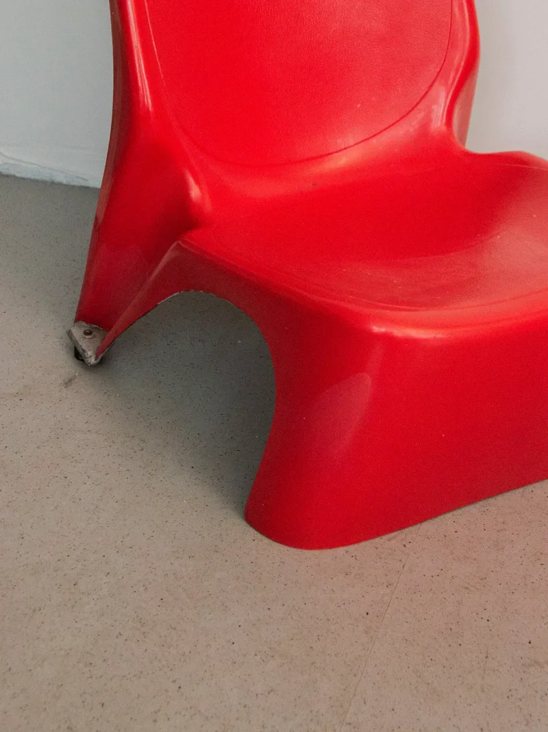Jakob, la paire de fauteuils en fibre de verre N°871