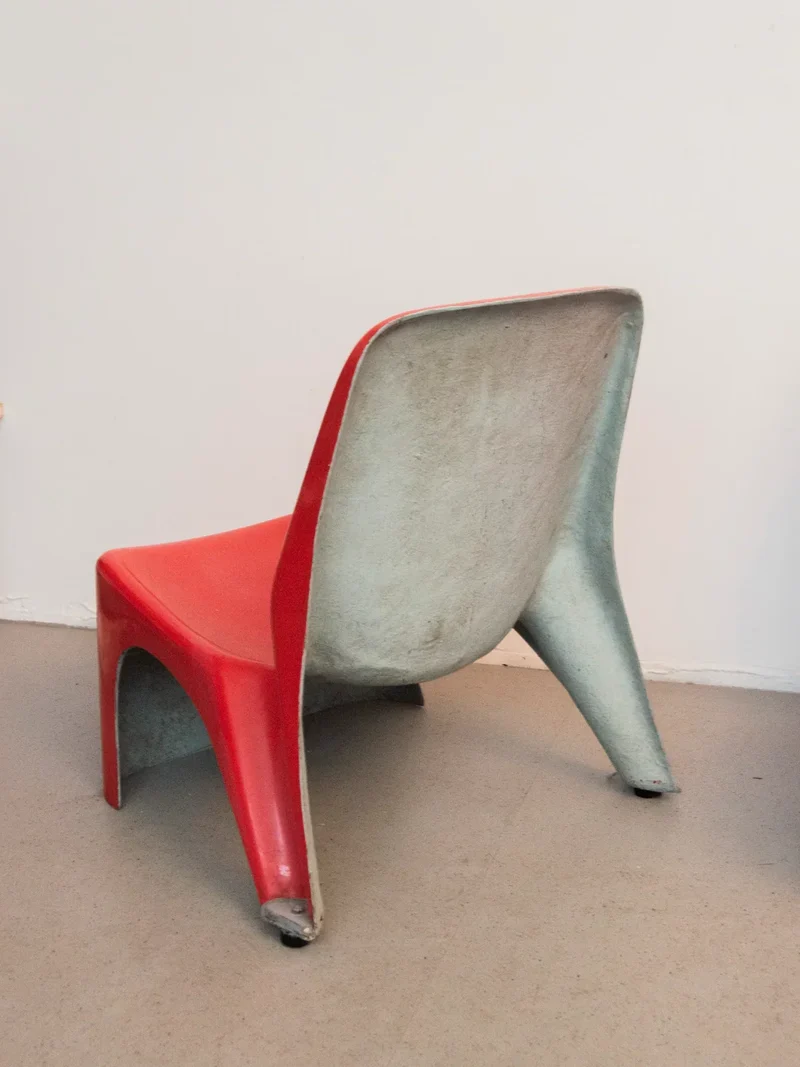 Jakob, la paire de fauteuils en fibre de verre N°871
