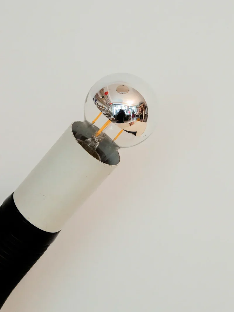 Julia, la lampe tube articulée Targetti N°815