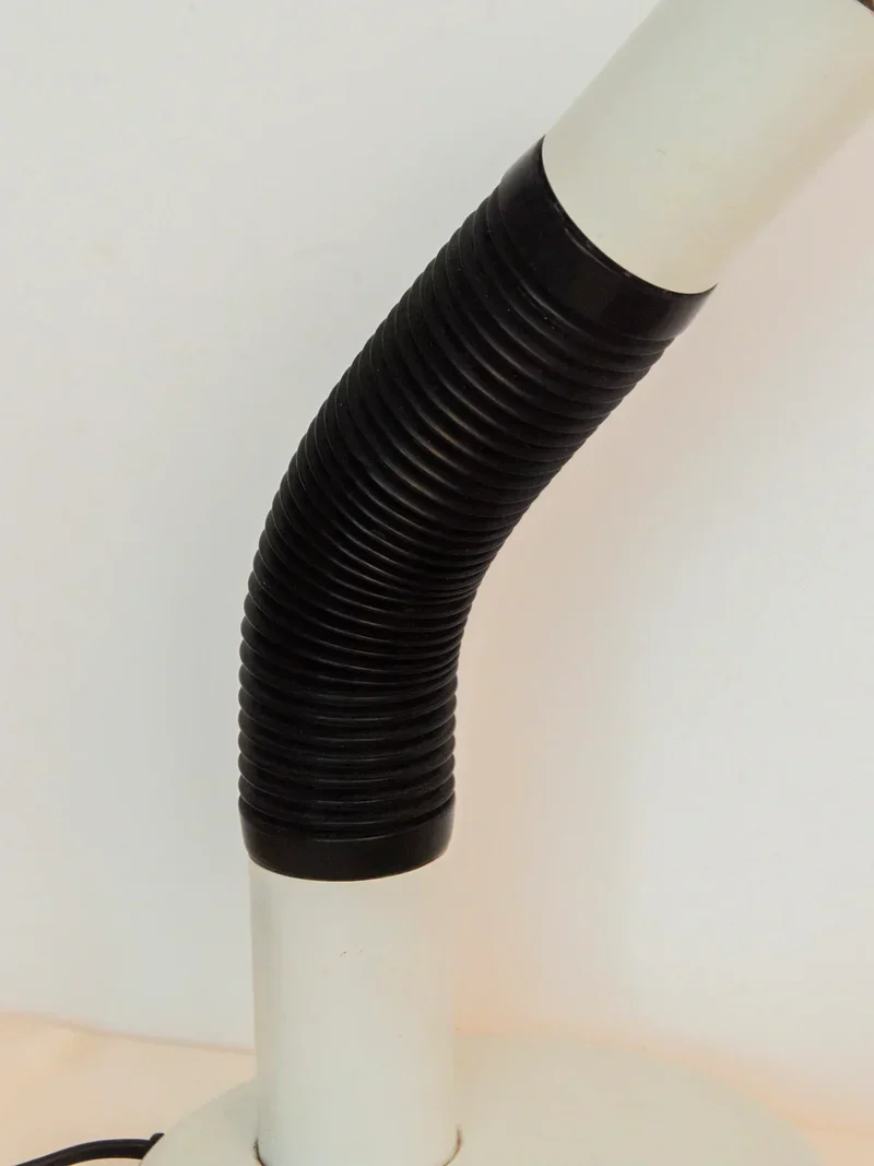 Julia, la lampe tube articulée Targetti N°815