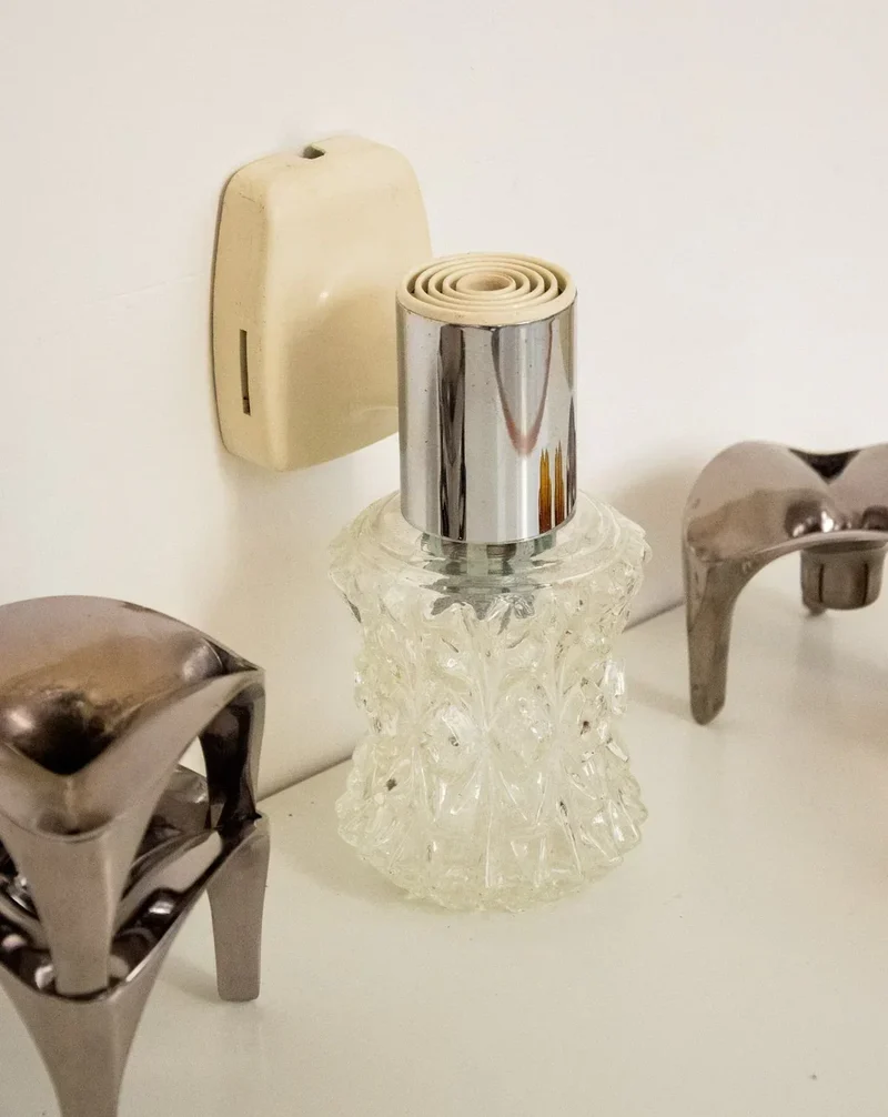 Suzette, l'applique en verre moulé et métal N°200