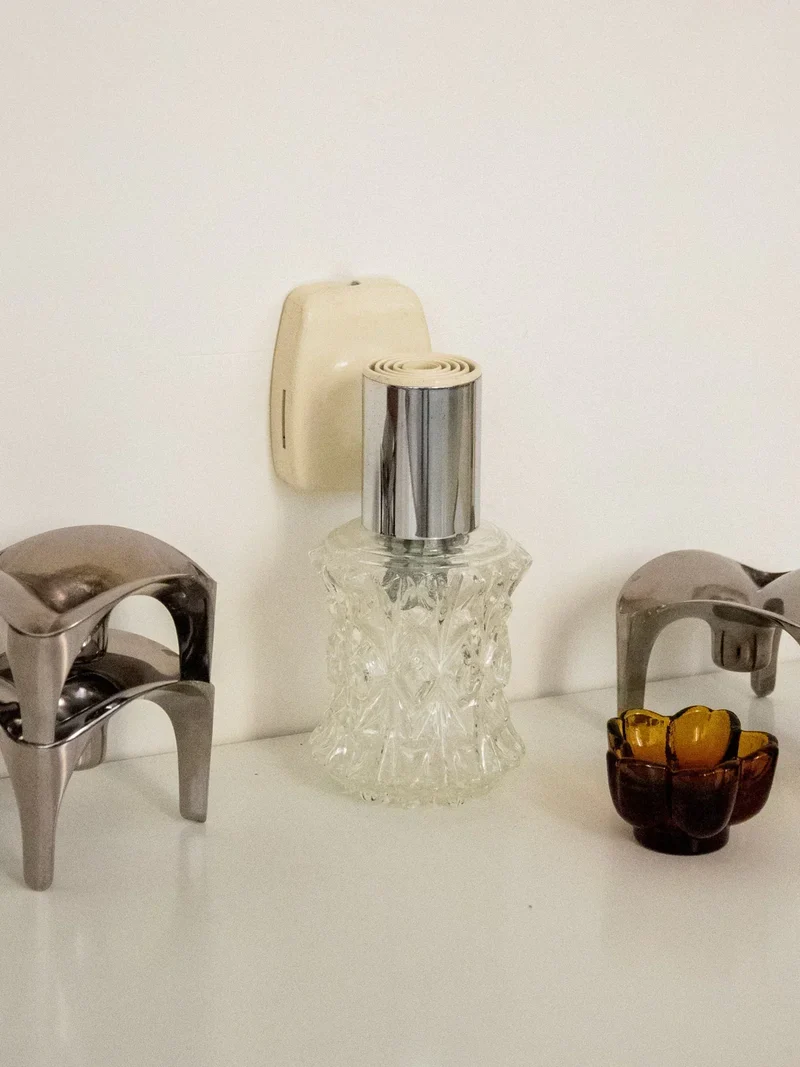 Suzette, l'applique en verre moulé et métal N°200
