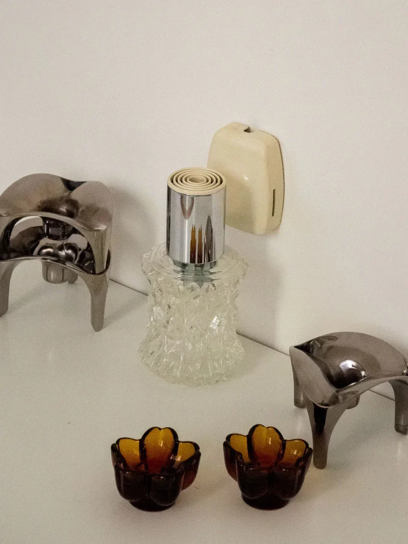 Suzette, l'applique en verre moulé et métal N°200
